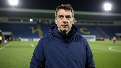 Sarpsborg 08-trener Stefan Billborn forklarer hvorfor han foretrekker kunstgresset på Intility Arena før kampen mot...